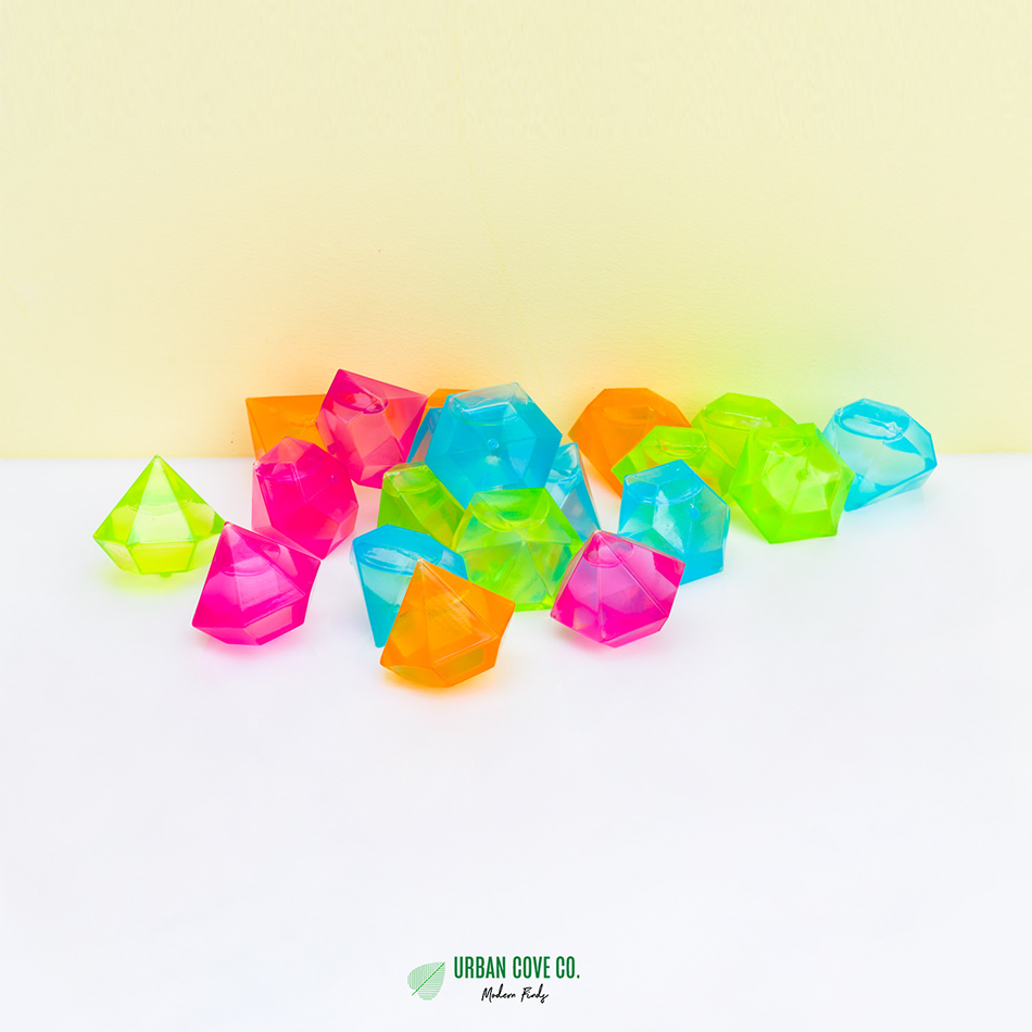 UrbanCove Co. - COLORED DIAMOND-SHAPED ICE CUBES, 15-PACK, Reusable, BPA-Free