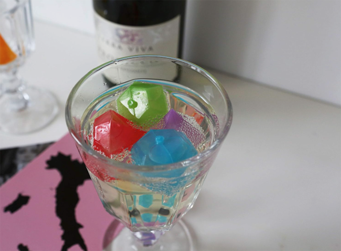 UrbanCove Co. - COLORED DIAMOND-SHAPED ICE CUBES, 15-PACK, Reusable, BPA-Free